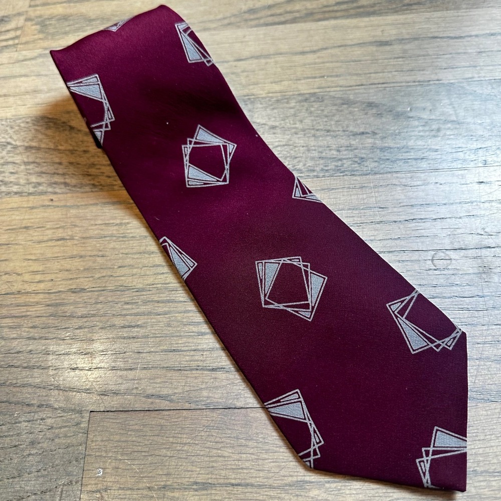 Giorgio Armani Necktie Burgundy Geometric Pattern Made in Italy Men's